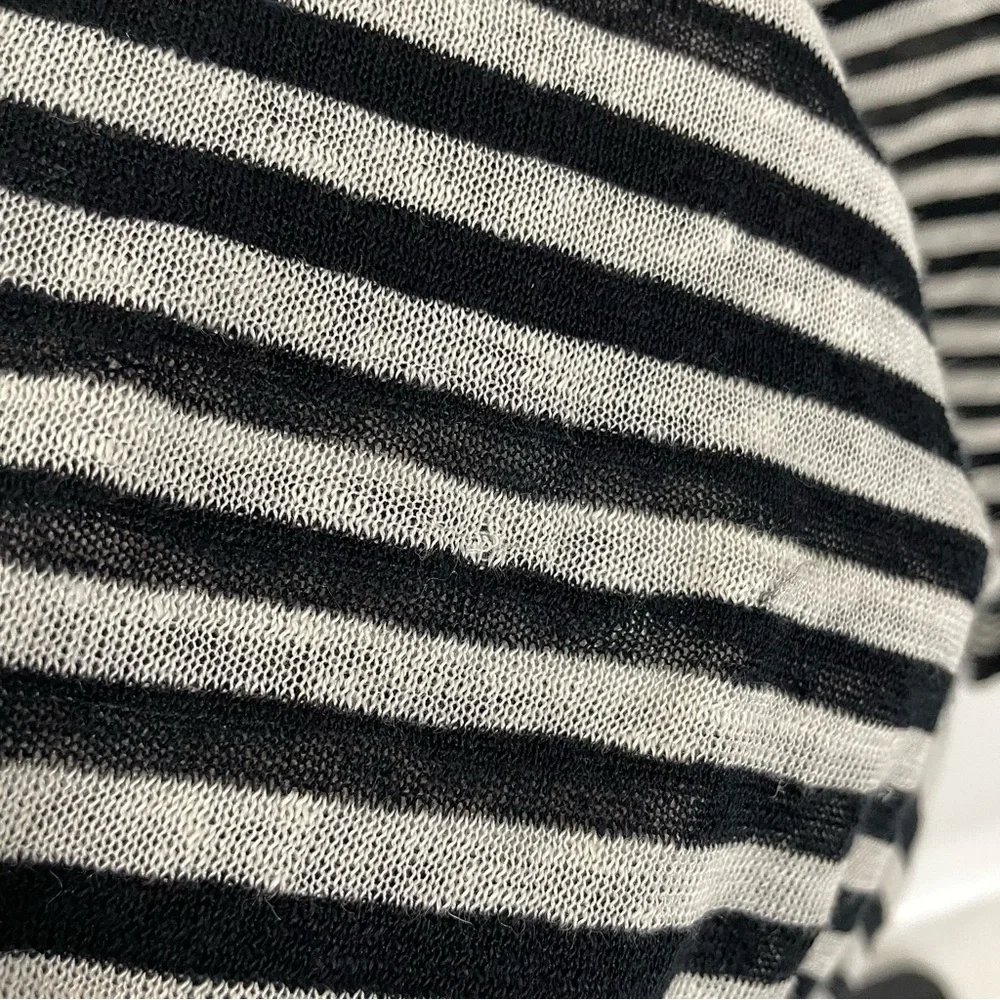 New! Club Monaco Featherweight Linen Blend Sweater Size Medium Black Stripe.  B - Picture 6 of 7